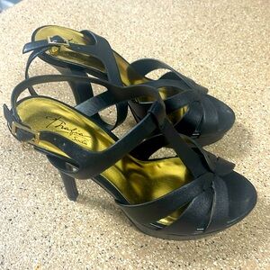 Thalia Sodi 41/2 inch Heels with platform size 8.